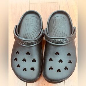 CROCS  Disney  Black Mickey Mouse Crocs.